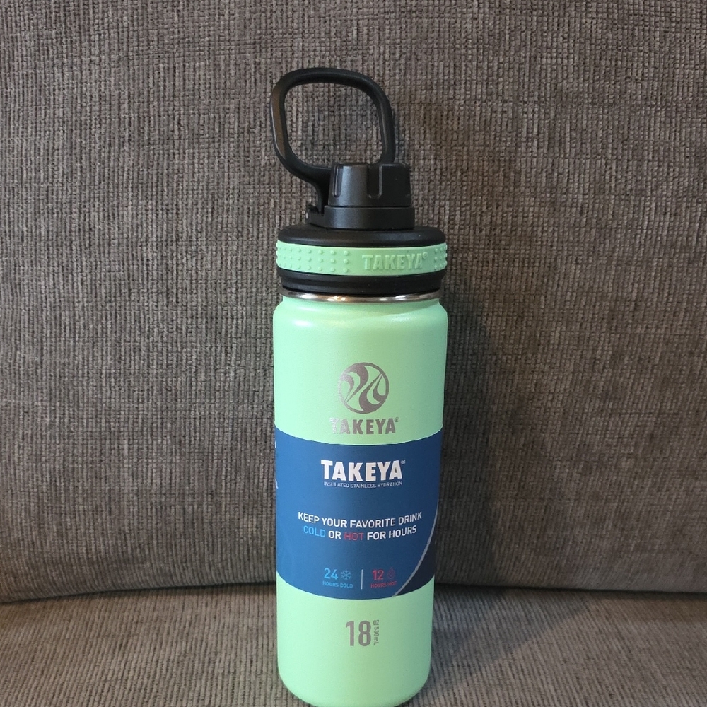 Takeya‎ Mint Green 18oz. Spout Water Bottle, New With Easy-Carry Handle.